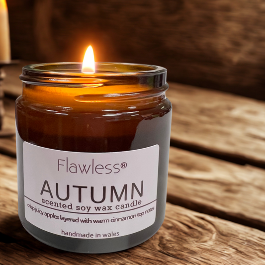Apple and Cinnamon Scented Candle - Autumn