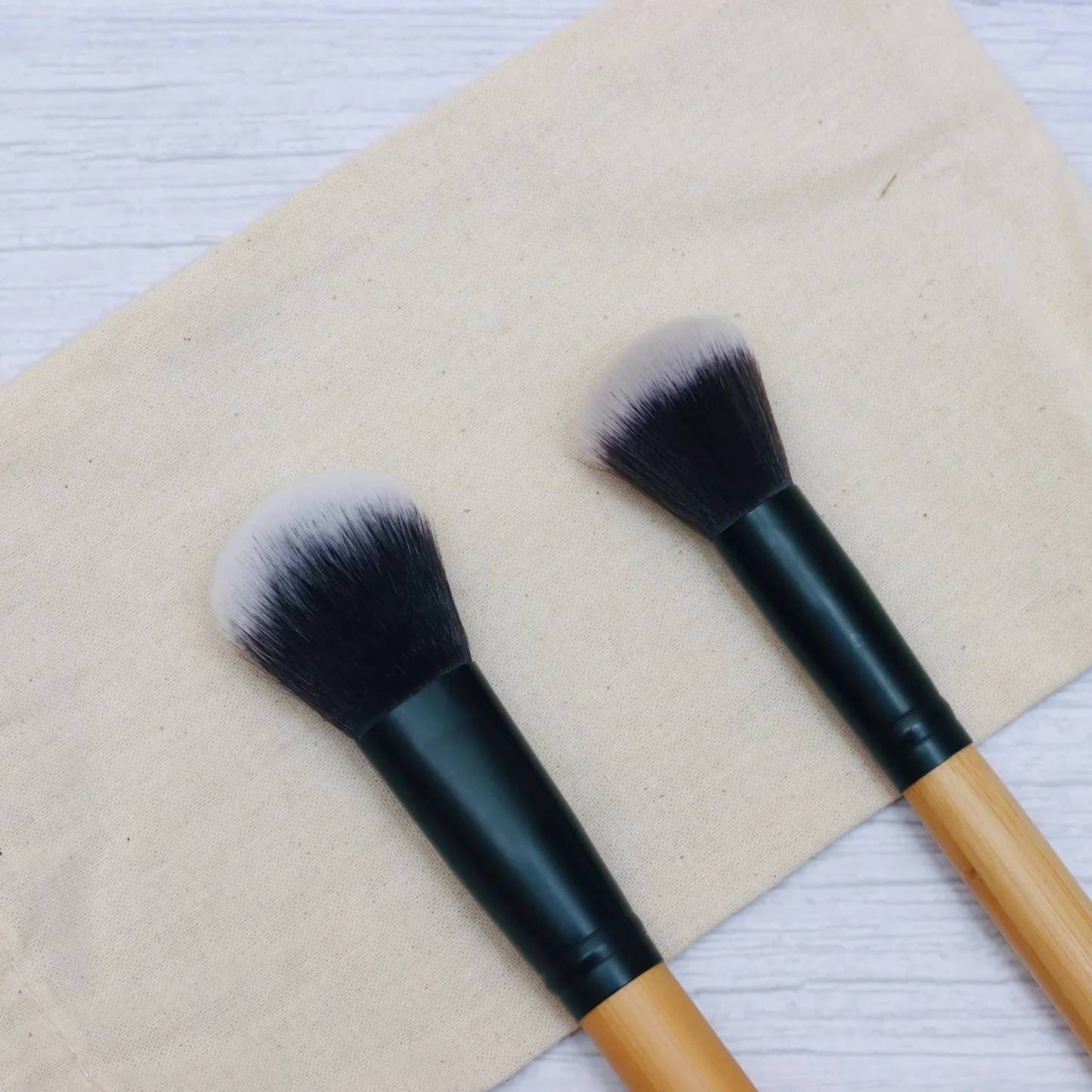 Contour and Highlighter Makeup Brush Duo